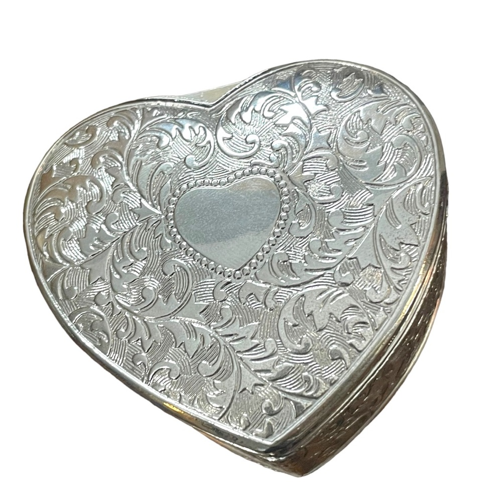 Vintage‎ Silver heart shaped jewelry/trinket box, red velvet lining EUC Antique